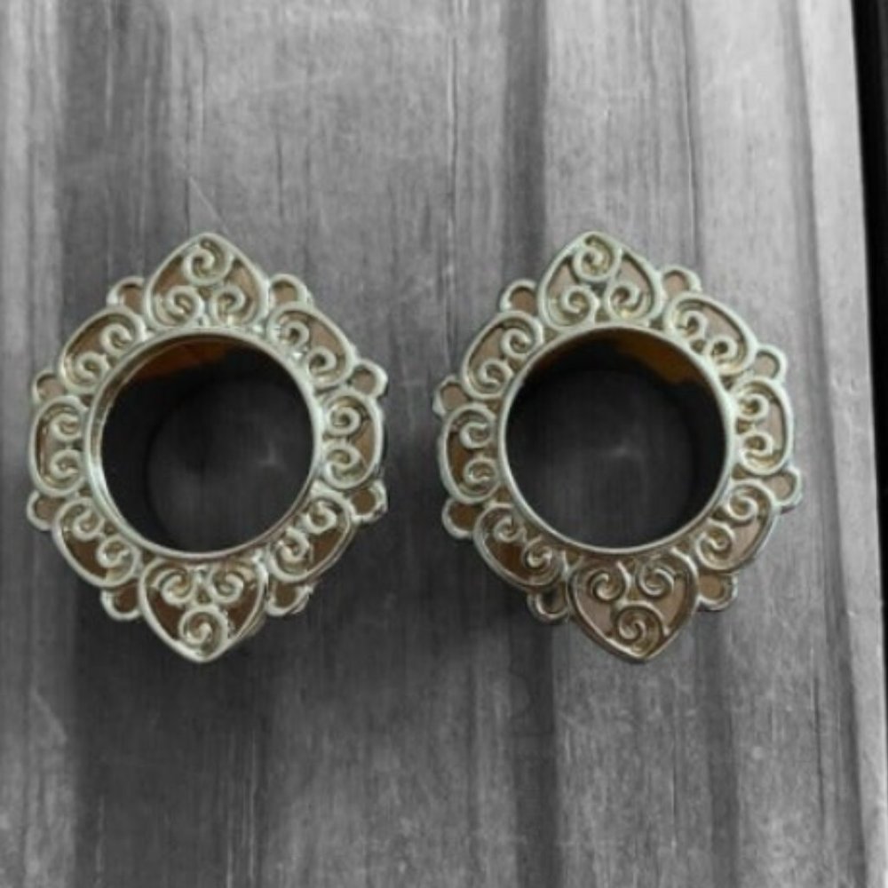 PAIR - GOLD-TONE VINTAGE STYLE PETAL PLUGS SINGLE FLARED GAUGES SIZE 5/8"